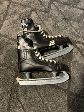 Vintage hockey skates